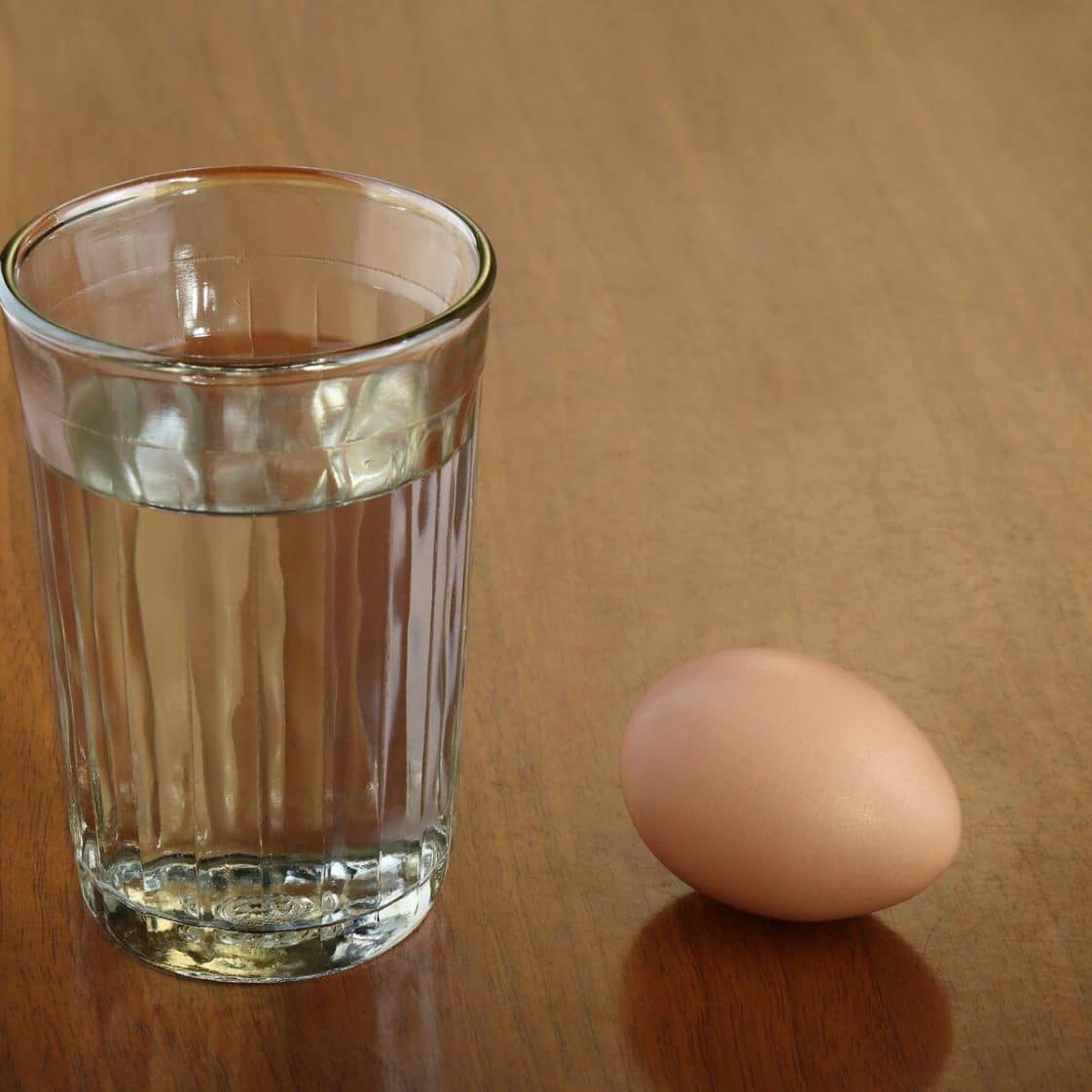 2 astuces hyper simples pour reconnaitre un oeuf périmé