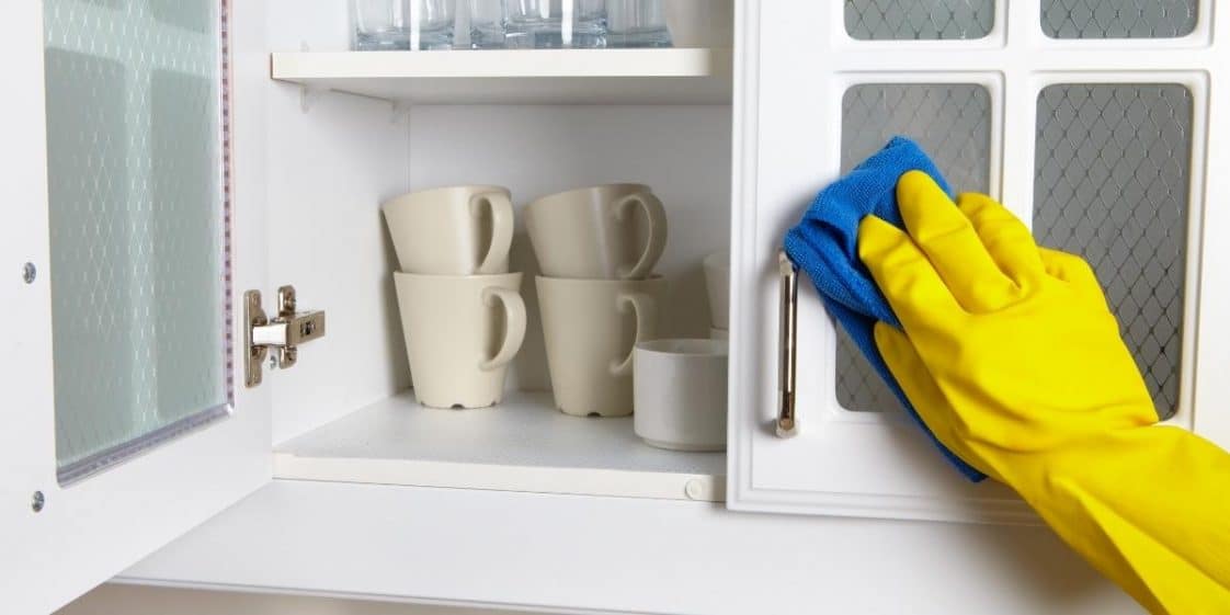Comment enlever la graisse sur les armoires de cuisine ? 9 astuces faciles