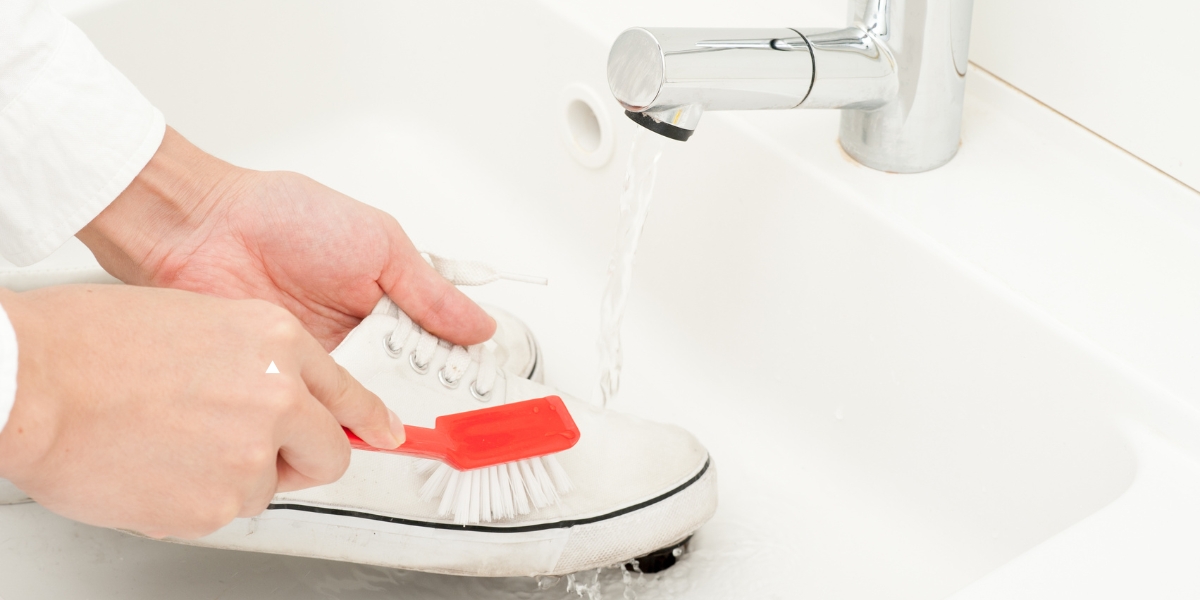 Comment nettoyer les chaussures blanches pour les rendre comme neuves