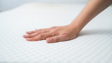 Comment désodoriser régulièrement vos matelas et éliminer les odeurs d’humidité et de transpiration ?
