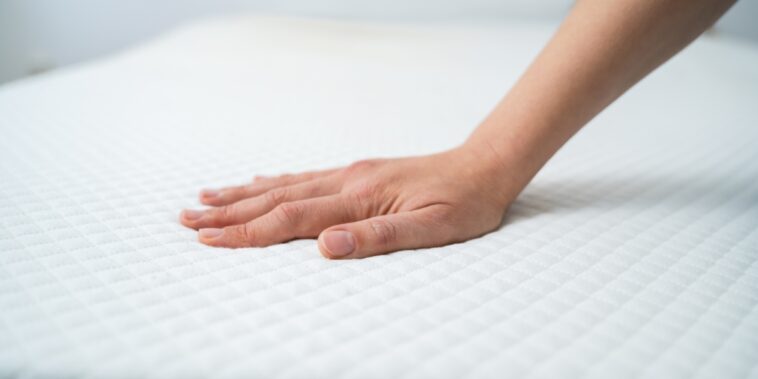 Comment désodoriser régulièrement vos matelas et éliminer les odeurs d’humidité et de transpiration ?
