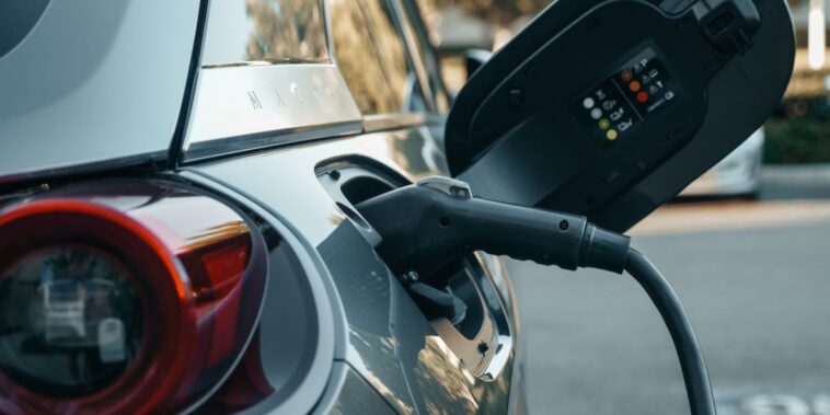 Bonus écologique pour voiture électrique: quelles aides, pour qui, quel changement en 2024 ?