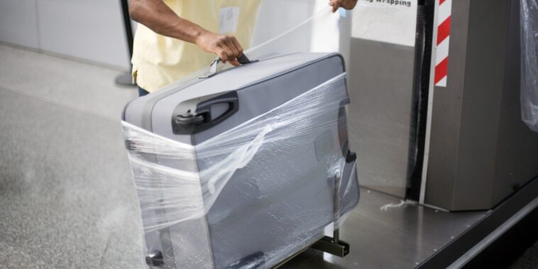 3 raisons d’emballer vos valises dans du film plastique à l’aéroport avant de prendre l’avion