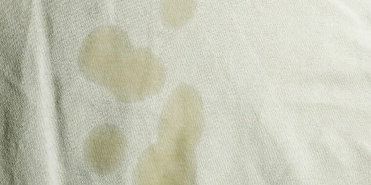 Tache d’huile sur vêtement : nos astuces pour l’enlever