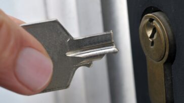 Clé cassée dans serrure : 4 astuces pour la retirer