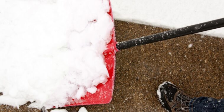 Affrontez l'hiver en toute sécurité : nos astuces infaillibles pour prévenir le verglas devant votre porte