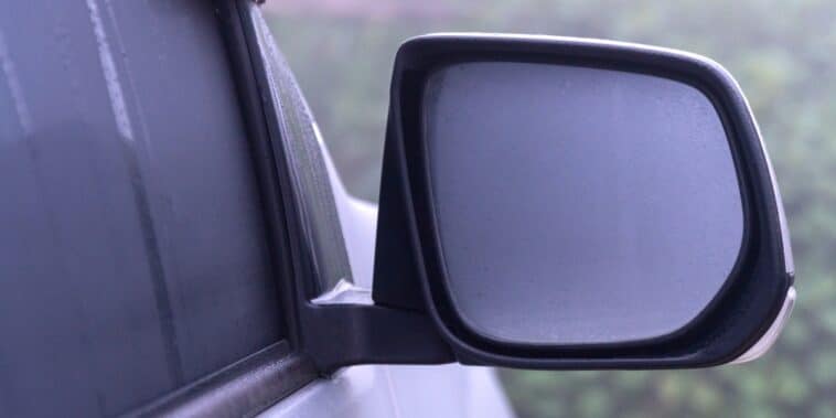 Fini la buée sur les fenêtres et dans la voiture : L’astuce méconnue du savon