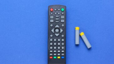 Comment utiliser une télécommande sans piles ? 4 astuces