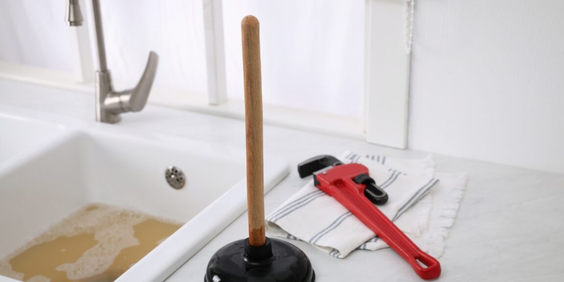 Canalisation bouchée ? Découvrez cette astuce incroyable pour déboucher facilement tous vos tuyaux !