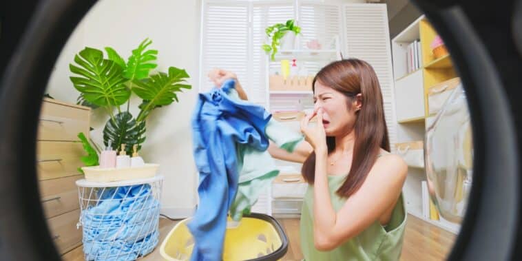Comment éviter que votre linge pue lorsqu’il sort de la machine ? Voici les astuces efficaces !