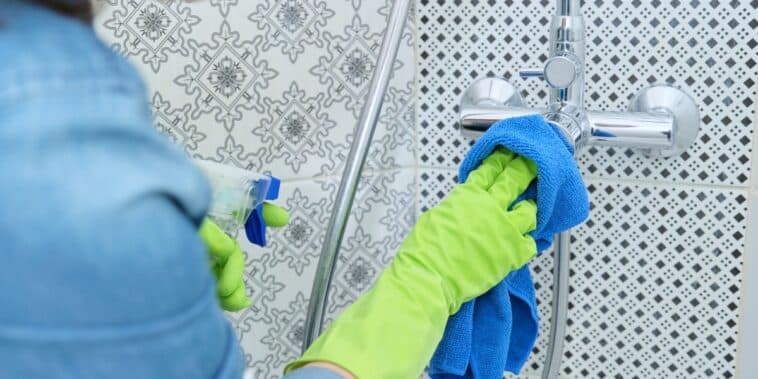 Des astuces de pro pour une salle de bain éclatante : conseils pratiques au quotidien
