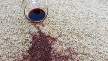 Comment se débarrasser d'une tache de vin rouge : 4 conseils pratiques pour un nettoyage facile