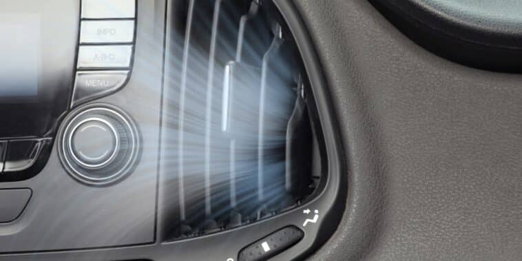 Astuces pratiques : 3 méthodes simples pour purifier l'air de votre voiture