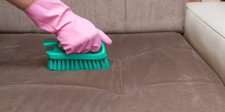 Découvrez nos astuces clés pour transformer votre salon avec un nettoyage de printemps efficace pour vos meubles rembourrés !