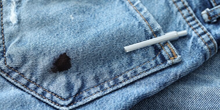 Comment enlever une tache de stylo des vêtements ?