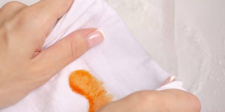 Comment enlever une tache de sauce tomate ?