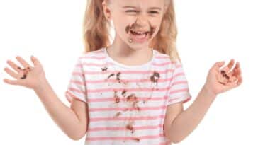 Comment enlever une tache de chocolat sur un vêtement les astuces efficaces à faire à la maison ?