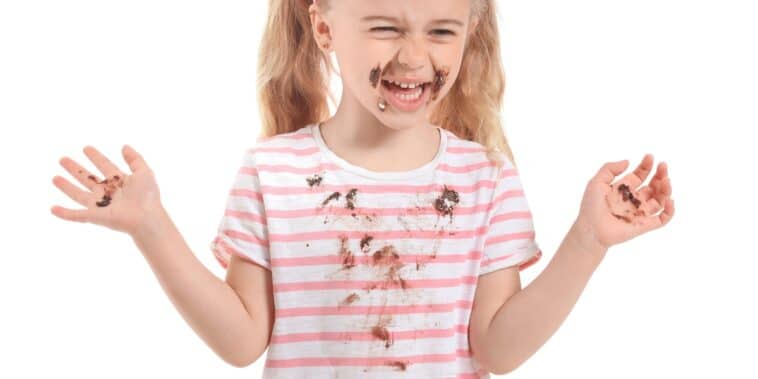 Comment enlever une tache de chocolat sur un vêtement les astuces efficaces à faire à la maison ?
