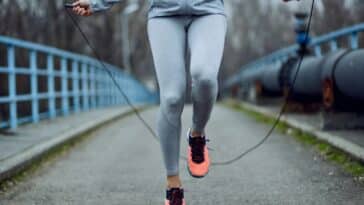 Découvrez pourquoi adopter la corde à sauter pour booster votre santé et votre forme : conseils pratiques