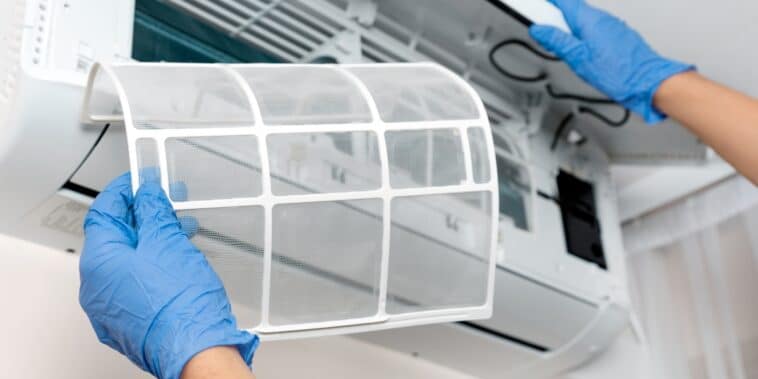 Comment nettoyer la climatisation facilement ? Nos conseils simples pour un air purifié !