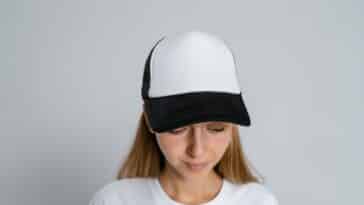 Astuces maison : apprenez à laver votre casquette sans risquer de la déformer ou de ternir sa couleur