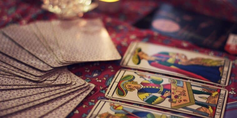 Prévisions astrologiques du 27 juillet 2024 par tirage de tarot intuitif : Découvrez les énergies dominantes et tendances de la journée