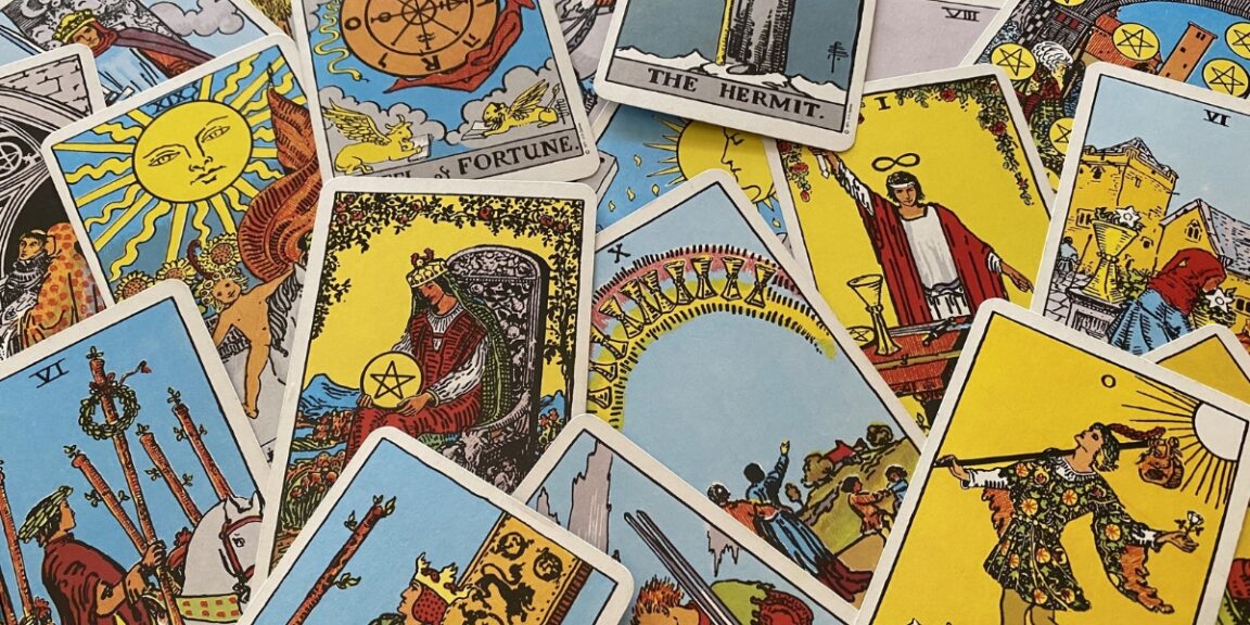 Plongez dans l'univers mystique du tarot : Guidance et prévisions pour la journée du 26 juillet 2024