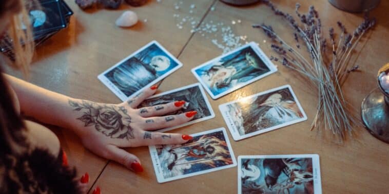 Décryptez les mystères de l'univers avec le tarot : Prévisions astrologiques pour le 29 juillet 2024