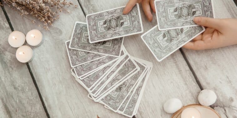 Prévisions astrologiques et guide du tarot pour le 5 août 2024 : Interprétation des énergies cosmiques