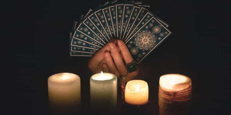 Prévisions astrologiques et tirage de tarot pour le 02 août 2024 : croissance personnelle et nouvelles idées