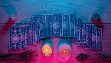 Prévisions astrologiques du 7 août 2024 par tarot : Guide de tarologie et voyage mystique à travers les symboles du tarot