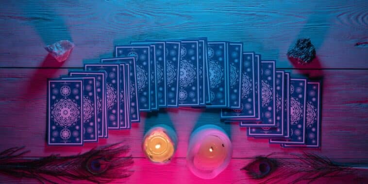 Prévisions astrologiques du 7 août 2024 par tarot : Guide de tarologie et voyage mystique à travers les symboles du tarot