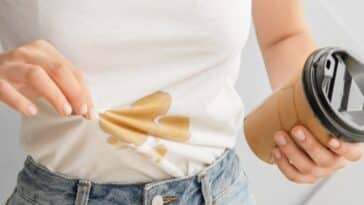 Comment enlever les taches de café sur les vêtements avec des produits ménagers ?