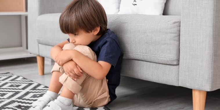 Si vous reconnaissez ces signes, vous avez probablement eu une enfance malheureuse