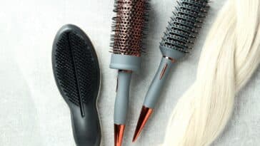 Comment nettoyer les brosses à cheveux pour éliminer les peluches et les accumulations ?