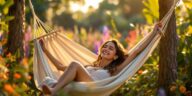 aménagez un coin relaxation dans votre jardin avec un hamac brésilien éthique et son support en bois fsc, pour moins de 200 € chez truffaut. confort, style et respect de l’environnement sont au rendez-vous !