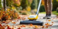 découvrez la balayeuse karcher à seulement 150 € chez leroy merlin, l’outil parfait pour éliminer facilement feuilles mortes et gravillons de vos extérieurs. performance, praticité et prix abordable réunis pour un nettoyage impeccable !